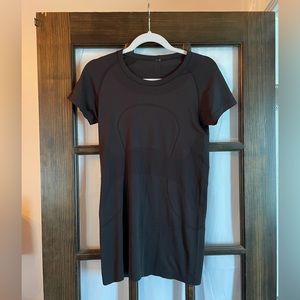 Lululemon swiftly top